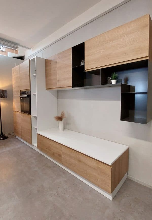 MOBILTURI - Cucina con isola e soggiorno